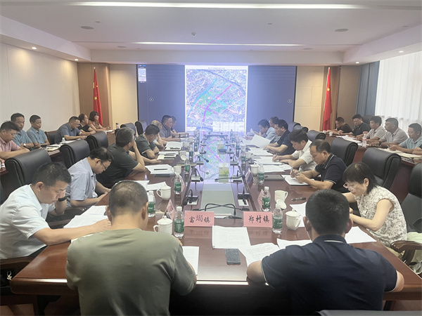 9月21日下午，王奇勇县长在集团党委会议室召开富丰新城片区开发工作推进工作会，县领导詹凯、张晖，县发改委、县财政局、县资规局、县住建局、县林业局、米兰网_米兰（中国）集团、富丰新城投资开发公司、市政公司、徽城镇、郑村镇、富堨镇主要负责同志；县纪委监委、县委组织部负责同志参加会议1。.jpg