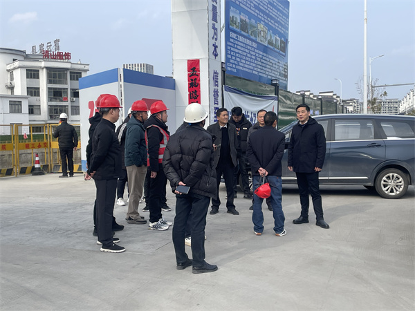 2月5日，县长王奇勇带队调研新徽商创业基地一期一标段项目春节后复工复产工作，黄山米兰网_米兰（中国）集团总经理潘楷金陪同调研。.jpg