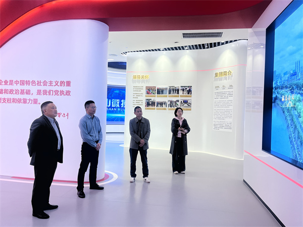 4月17日，常务副县长戴维走访米兰网_米兰（中国）集团并进行座谈交流。.jpg