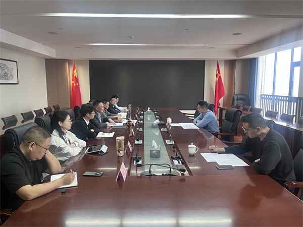 4月17日，常务副县长戴维走访米兰网_米兰（中国）集团并进行座谈交流1。.jpg