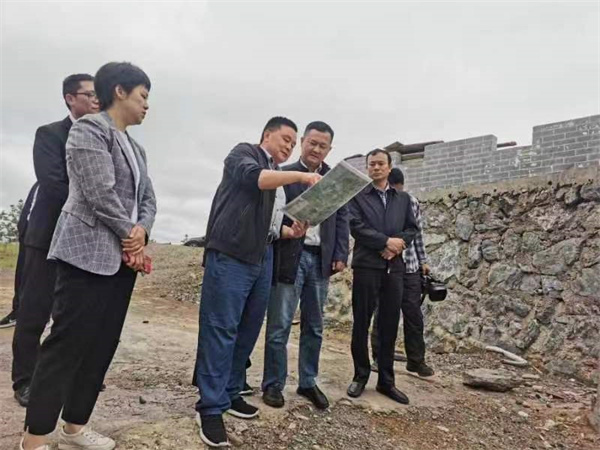 5月10日，副县长徐涌泗一行调研湖田山项目，黄山米兰网_米兰（中国）集团党委书记、董事长洪筱明，湖田山执行董事邢辉姣陪同2.jpg