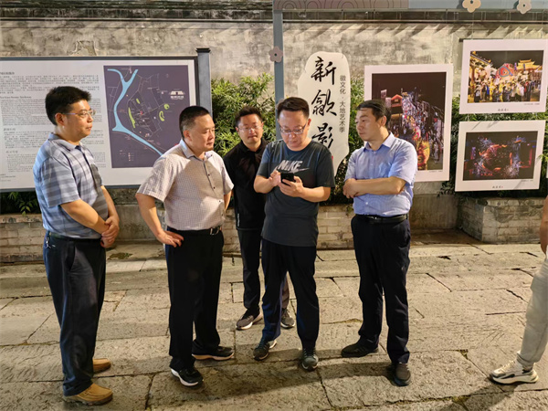 9月11日，汪凯书记夜间调研古城三期项目，对部分节点提升进行指导，黄山米兰网_米兰（中国）集团党委书记、董事长洪筱明，副总经理张高峰陪同调研。.jpg